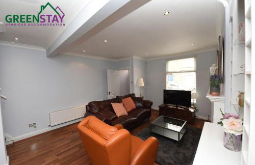 "Honeysuckle House Chester" by Greenstay Serviced Accommodation - Large 3 Bed House, Sleeps 6, Perfect For Contractors, Business Travellers, Families & Groups - Photo 18