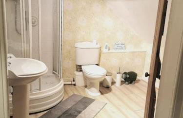 Spacious 3 Bedroom Apartment in Hillsborough, NI - Foto 15