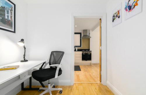 Modern 2-Bedroom, 2-Bathroom Apartment with Balcony in Hoxton Sleeps 6 - Foto 21