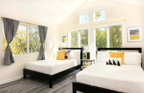 Unwind in Spacious 2BR Apt Sleeps 6 with Parking - Foto 16