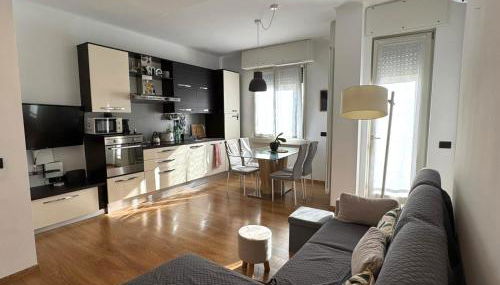 The Sunflower Apartment - Photo 2