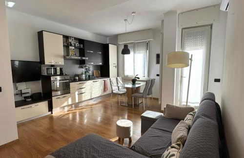 The Sunflower Apartment - Photo 2