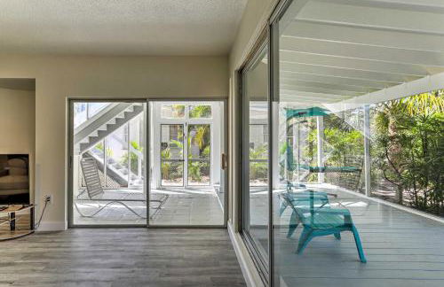 Tropical Waterfront Home Central Location! - Foto 7