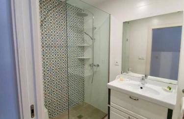 Mediterranean Villa - Private Pool , Garden & BBQ - Photo 28