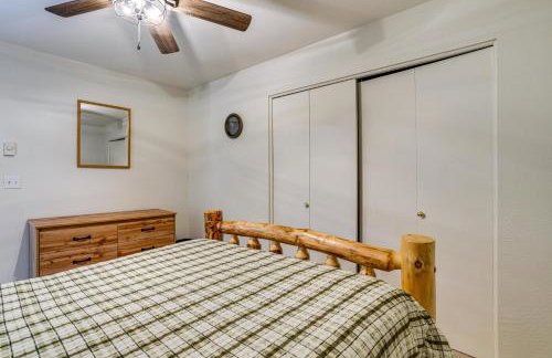 Furnished Deck and Fire Pit Sherwood Forest Cabin - Foto 15