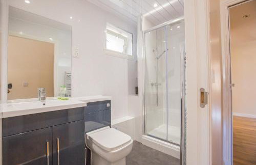 Stylish Modern Newly Built Apartment 15 min From City Centre - Foto 16