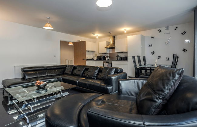 Beautiful 3-bed Apartment in Romford - Photo 14