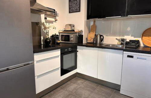 AJ - Stylish Pied-à-Terre à La Joliette - Parking - Foto 34