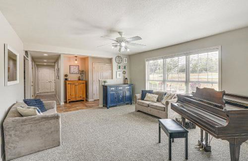 Waterfront Kansas Home with Private Fire Pit! - Foto 3