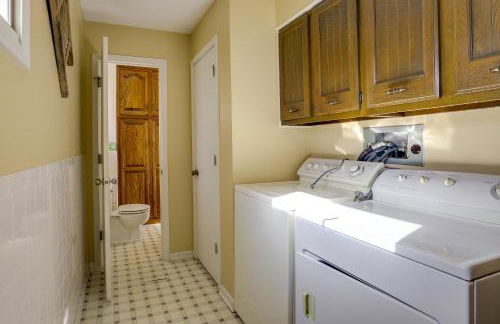 Charming Paris Home with Porch Hunt and Unwind! - Foto 21