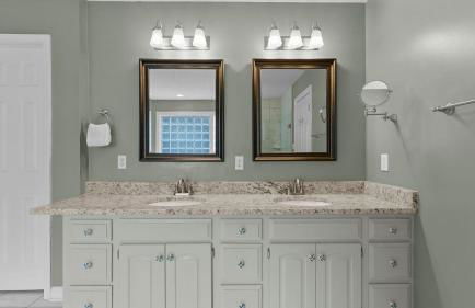 Sleeps 22, Lakefront w/ Private Dock & Pool, 2 Houses Lake Living by Avantstay - Foto 100