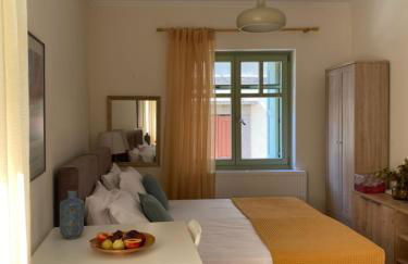 Στούντιο σε ανακαινισμένο αρχοντικό του 19ου αιώνα, κέντρο Μύρινας - Photo 1