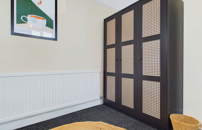 Seaside Haven Retreat in Southend - Photo 15