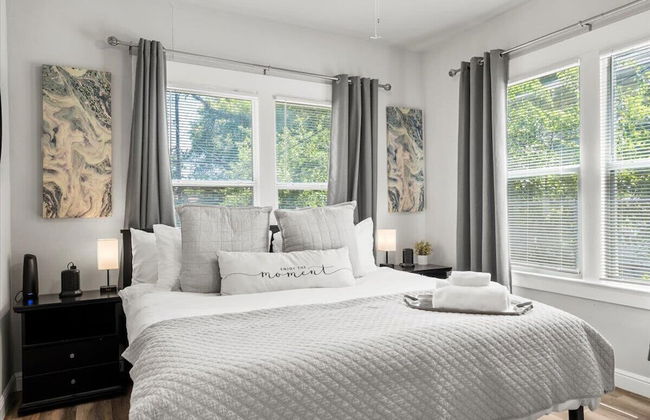 Charming 1BR Sanctuary w/ FREE Parking - Photo 4