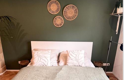 Ferienwohnung "Hannes & Toni", Urlaub in der Pfalz, S-Bahn 2 Min, WLAN & Parkplatz kostenlos, hundefreundlich - Foto 1