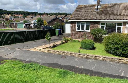 2 Bed Bungalow - Sleeps 4 - Pets - Parking - Wifi - Foto 1