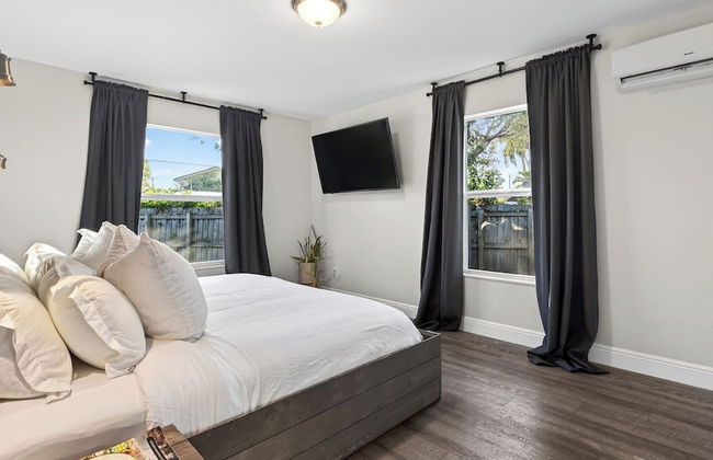 Hot Tub, Firepit, Deck | 10mins to Beach | Middle Terrace Cottage by AvantStay - Foto 22