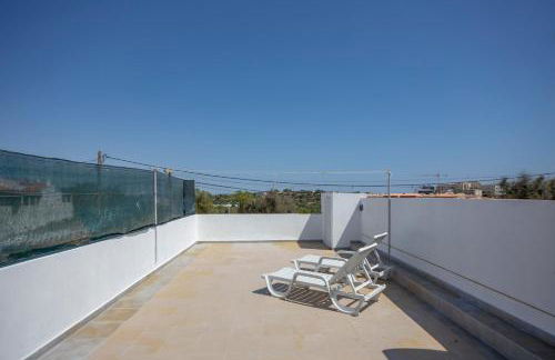 Family-Friendly Villa with Private Pool & Rooftop Oasis - Foto 10