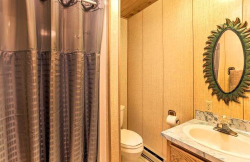 Riverside Winthrop Chalet with Hot Tub and 2 Decks! - Foto 19