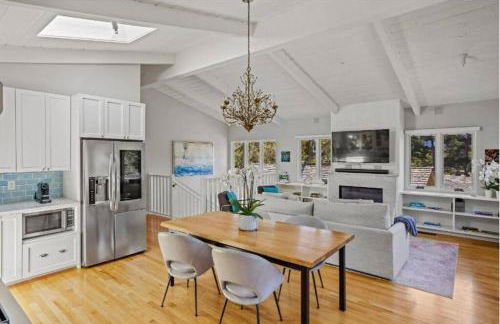 Gorgeous 3-bdrm home, walk to town and beach - Photo 3