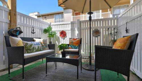 Stay Awhile Condo Minutes to Beach with Pool - Foto 3