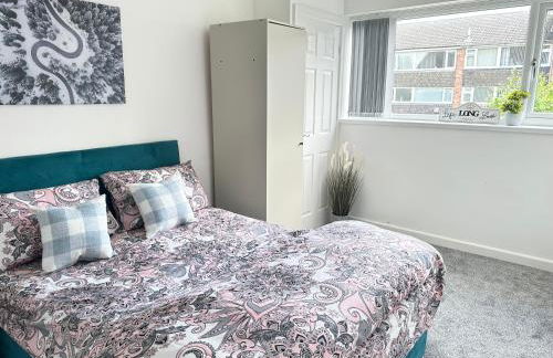 Cozy Family House 10 min from Manchester Airport - Photo 13