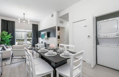 Classy 2BR-2BA Oasis Beach Pool Parking EV Station - Foto 26