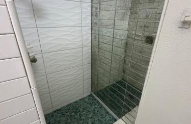 Cozy and Costal 10 Min to Beach Pool, Sauna, Pool table - Foto 13