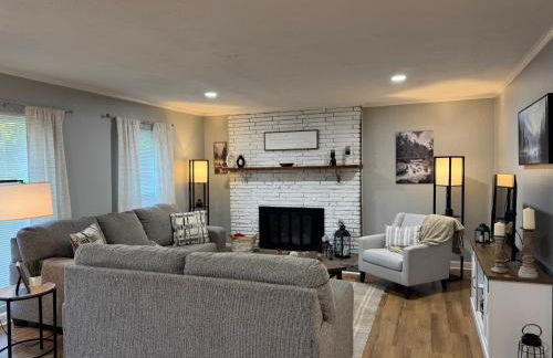 Spacious 3BR Knoxville Home - Sleeps 6 -Full Kitchen - Foto 1