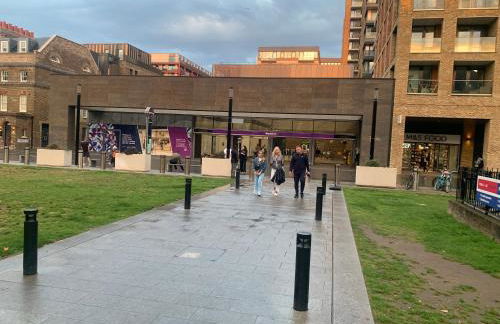 Modern 2 bedroom Apt with easy access to Central London, O2, Excel centre and Parking - Foto 11