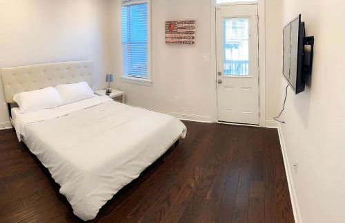 Beautiful Canton Home w/rooftop deck +Private parking - Foto 15