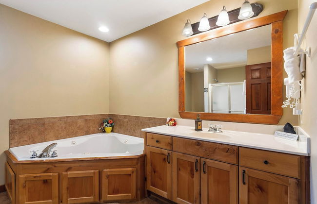 Creekside - 2 BDR Resort Cabin in Epic Location! - Photo 15