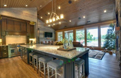 Luxurious Waterfront Retreat with Private Pond! - Foto 12