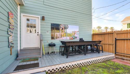 Hot Tub and Yard Jimmy Buffet-Themed Galveston Home - Foto 2