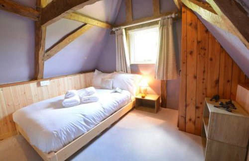 The White House with Studio - Photo 21