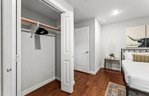 Mid-century home in Zilker with a backyard - Foto 30