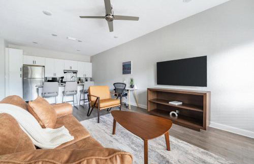 Landing Incredible 2BD Gym Pool - Photo 37