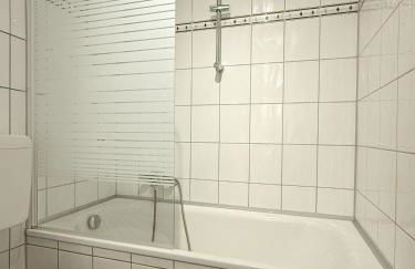 Zentrales City-Apartment mit Free WiFi & Self Check-In & Balkon - Foto 13