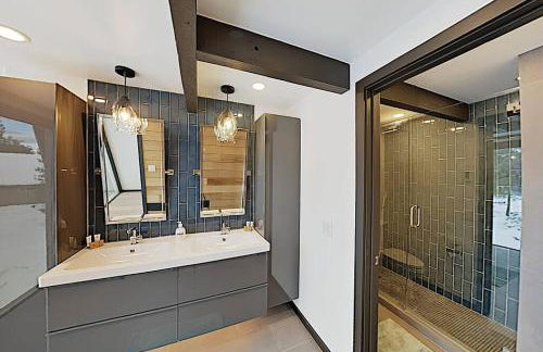 Modern Gambrel Cabin Near Ski Resorts - Photo 4