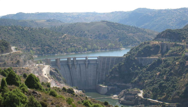 Paseo en barco por el Parque Natural del Duero Internacional - Foto 4, Presa dentro del Parque Natural del Duero Internacional