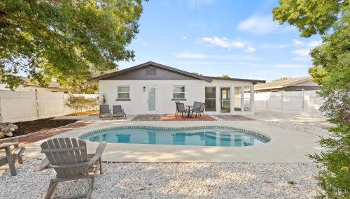 Sunny Palmetto Oasis: 4br Home With Private Pool 4 Bedroom Home by RedAwning - Foto 2