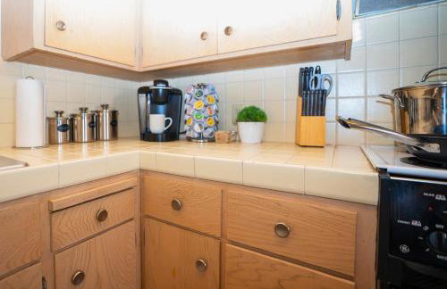 Central 3BR Home Steps from Castro St - Foto 10