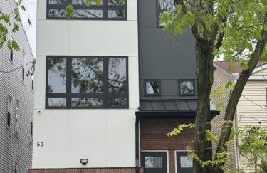 Cozy 3BR Retreat with Rooftop Near EWR & NYC Access - Photo 18