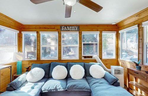 Relaxing Retreat with Deck, 1 Mi to Lake Arrowhead! - Foto 5