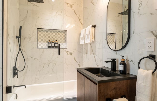 Townhouse on Canal - Photo 15