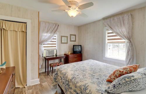 Deck and Indian River Bay Views Coastal Cottage - Foto 14