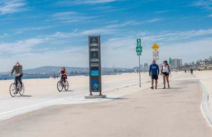 Boho 1-Bedroom BEACH Condo with Mid Size Parking, AC & Laundry - Walk 10min to BEACH! - Foto 32