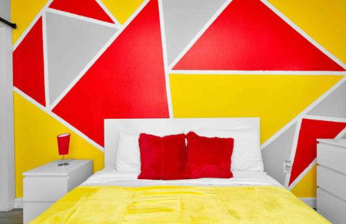 Prolific Red Luxe: Private Deck + Stylish Living - Photo 5