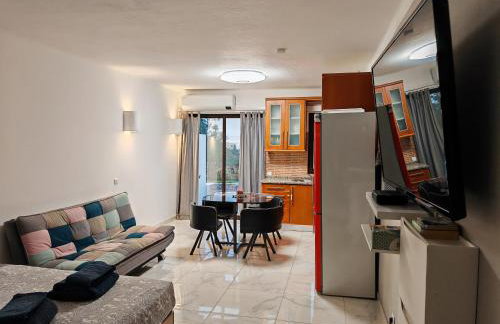 Apartamento Páteo - piscina, churrasqueira e vista jardim - Foto 6