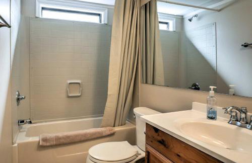 Ooltewah Cabin with Grill, Pool Table and Porch! - Foto 16